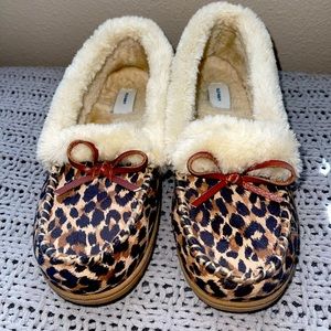 Old Navy moccasin Slippers
